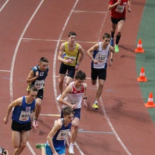Filip Sasínek v novém českém halovém rekordu na 1500 m dorostu
