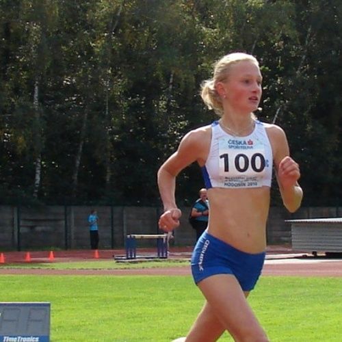 Tereza Korvasová obhájila svůj titul na 3 000 m v osobním rekordu