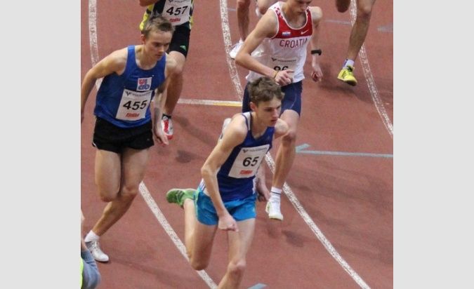Filip Sasínek v novém českém halovém rekordu na 1500 m dorostu