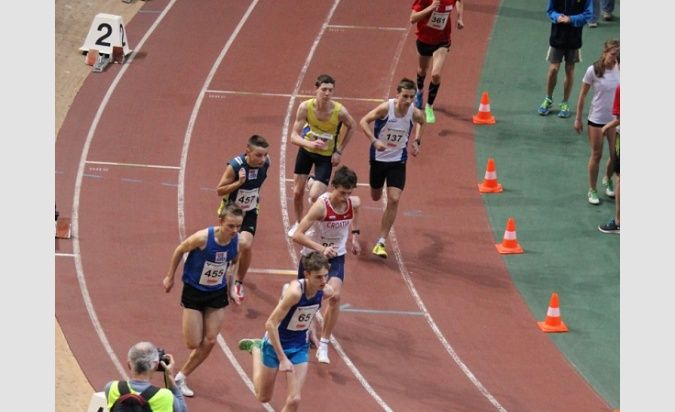 Filip Sasínek v novém českém halovém rekordu na 1500 m dorostu